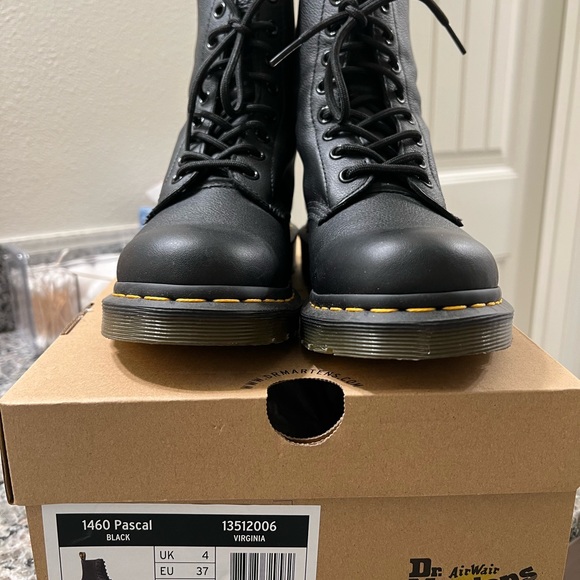 Dr. Martens, women size 6 - Picture 3 of 6